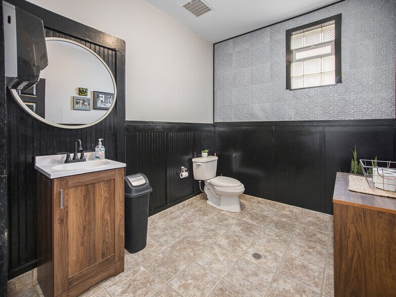 More Photos Of 74135 Church St, Armada Office Residential For Lease