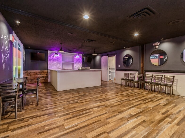 More Photos Of 6008 W Lincoln Way, Ames Restaurant For Sale