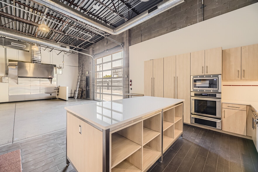 More Photos Of 3401 Blake St, Denver Flex For Lease