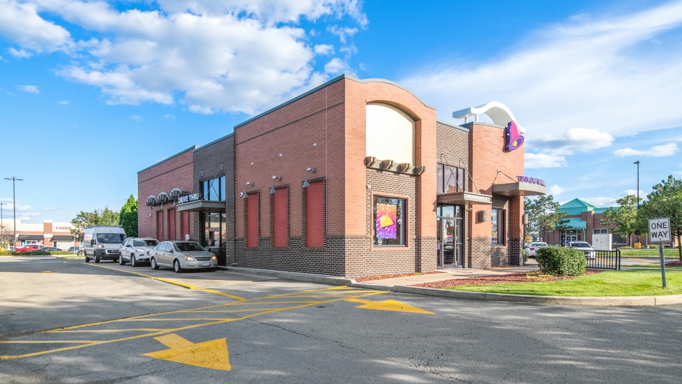 More Photos Of 972-994 Brook Forest Ave, Shorewood Storefront For Lease