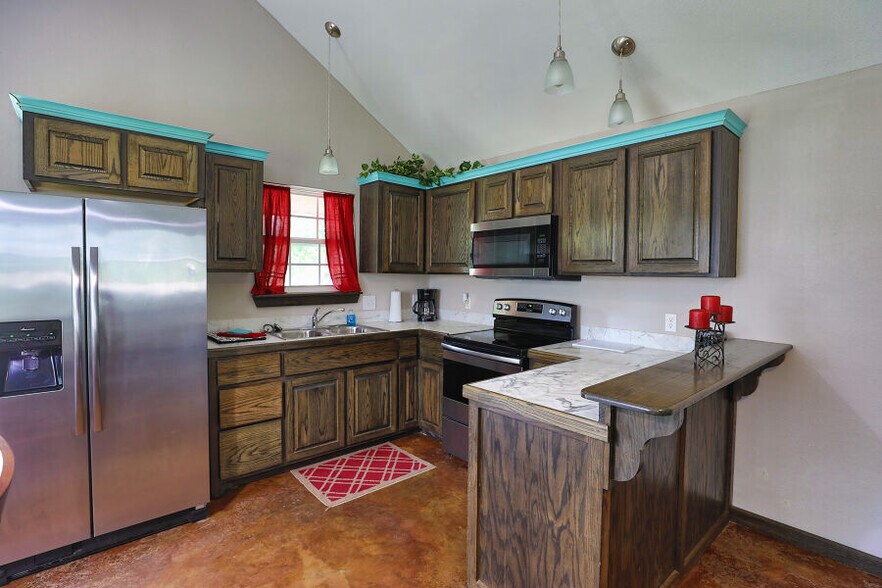 More Photos Of 1083 N 4290 Rd, Hugo Hotel For Sale