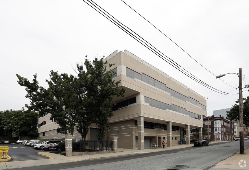 More Photos Of 625 N Orange St, Wilmington Office For Sale