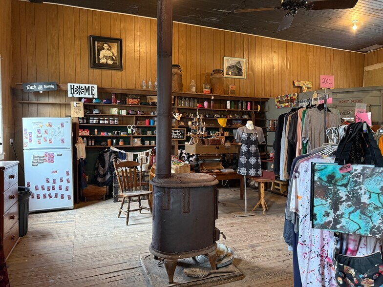 More Photos Of 128 River Rd, Marshall General Retail For Sale