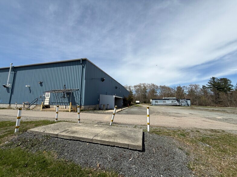 More Photos Of 111 Braley Rd, East Freetown Warehouse For Lease