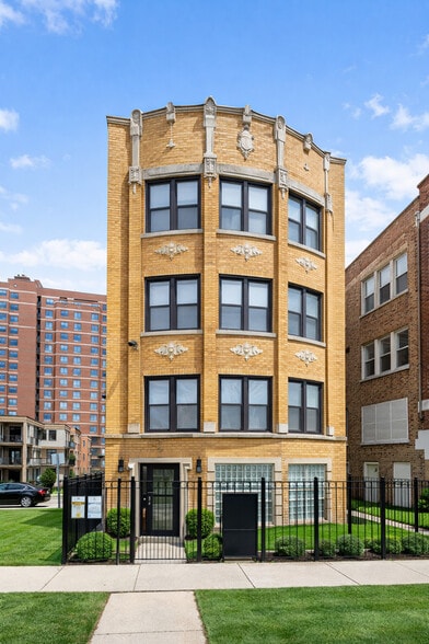 Primary Photo Of 6711 S Paxton Ave, Chicago Multifamily For Sale