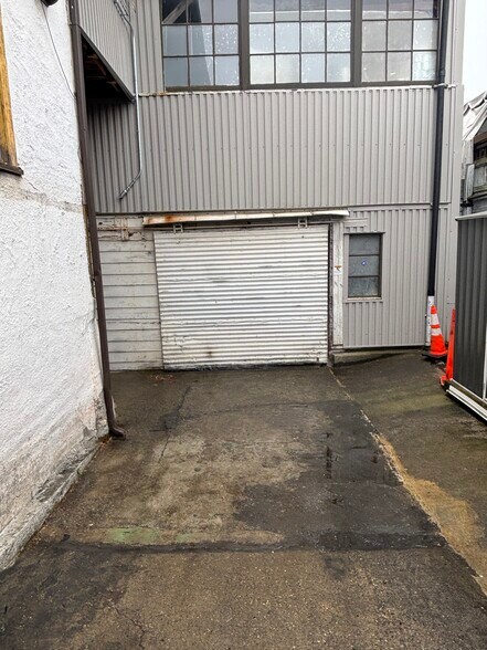 More Photos Of 3410 Woodland Park Ave N, Seattle Warehouse For Lease