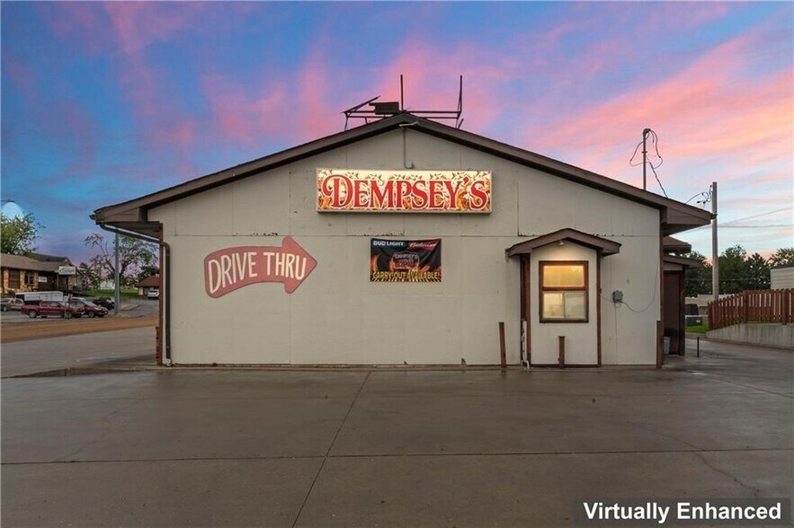 More Photos Of 103 Ne 2nd St, Concordia Restaurant For Sale