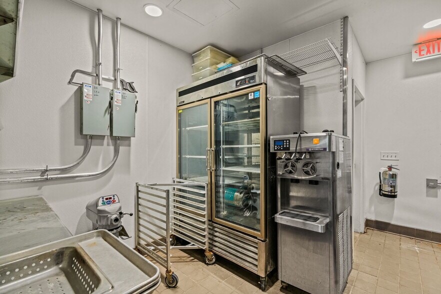 More Photos Of 2708 E Cesar Chavez St, Austin Restaurant For Sale