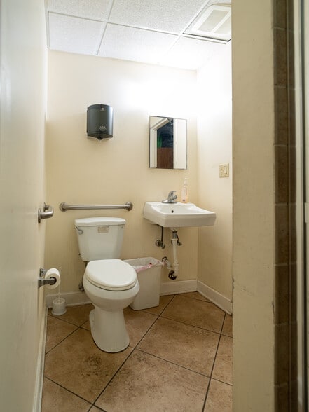 More Photos Of 7801-7821 W 25th Ct, Hialeah Warehouse For Lease