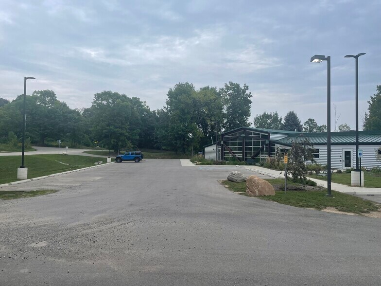 More Photos Of 205 Rowe Rd, Milford Veterinarian Kennel For Sale