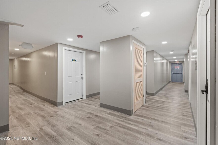 More Photos Of 3787 Old Middleburg Rd, Jacksonville Office For Sale