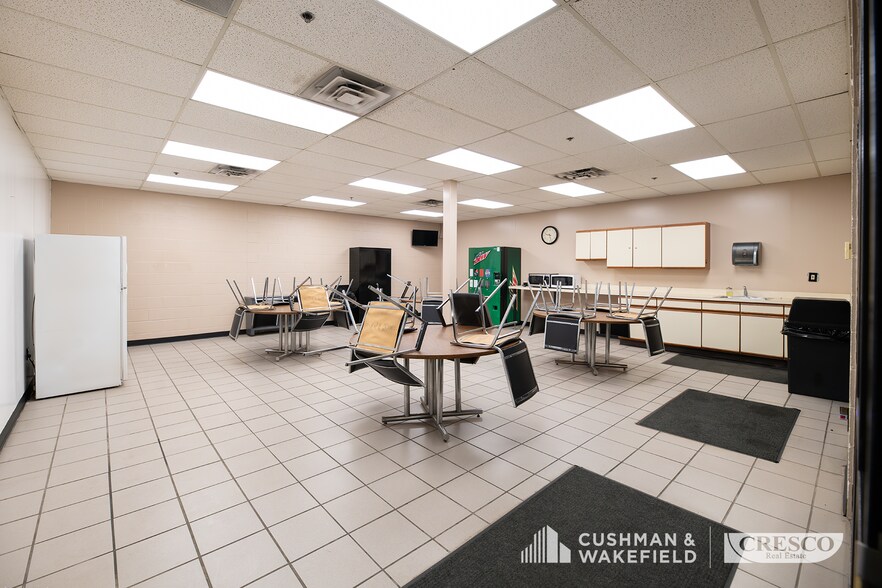 More Photos Of 11515 Alameda Dr, Strongsville Manufacturing For Lease