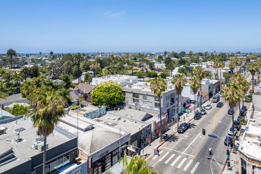 More Photos Of 1354-1358 Abbot Kinney Blvd, Venice Storefront Retail Office For Lease