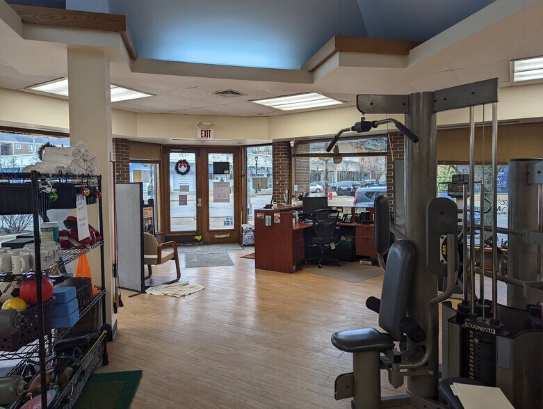 More Photos Of 340-350 Linden Ave, Wilmette Office For Sale