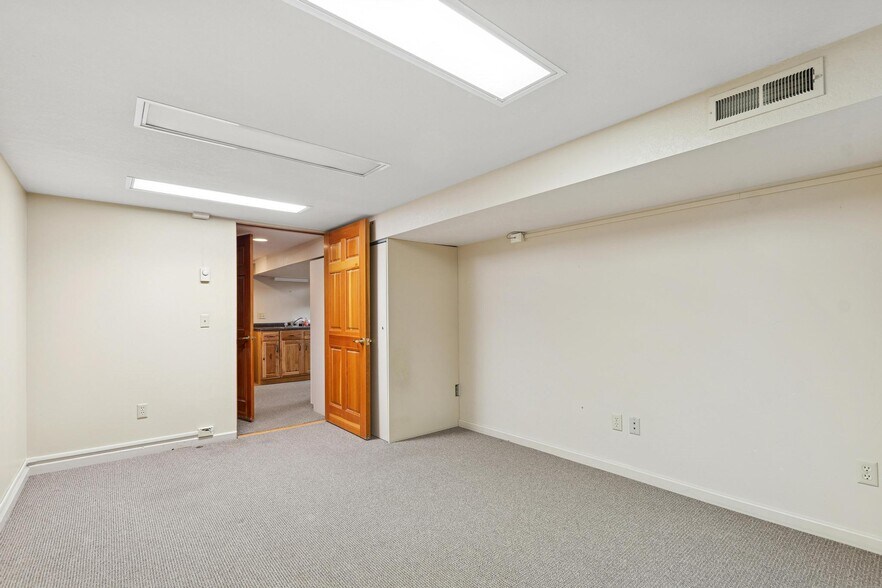 More Photos Of 327 Spokane Ave, Whitefish Flex For Sale