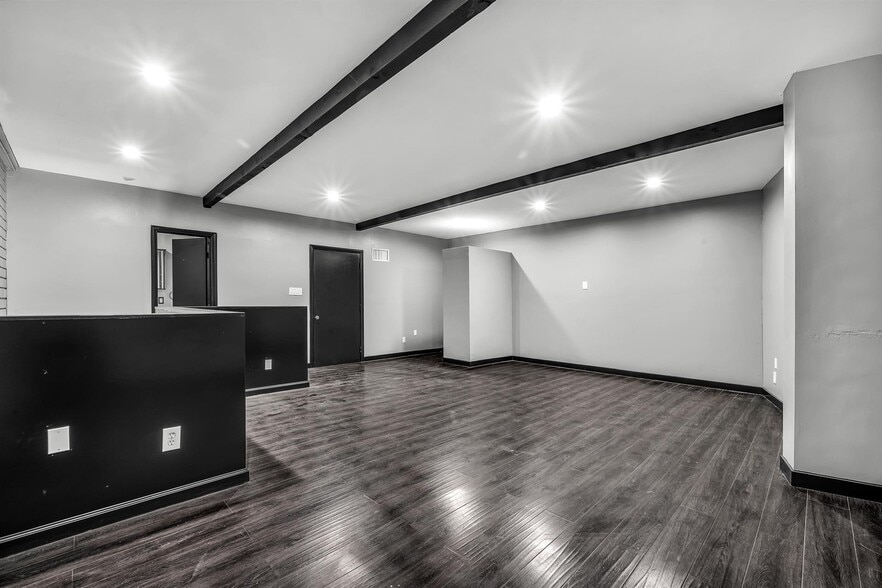 More Photos Of 5727 W Adams Blvd, Los Angeles Warehouse For Sale