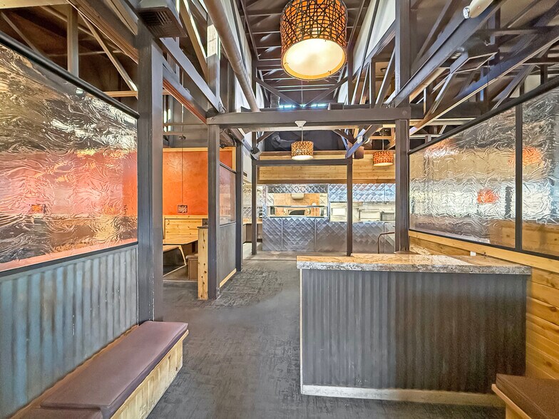 More Photos Of 594 NE Bellevue Ct, Bend Restaurant For Sale