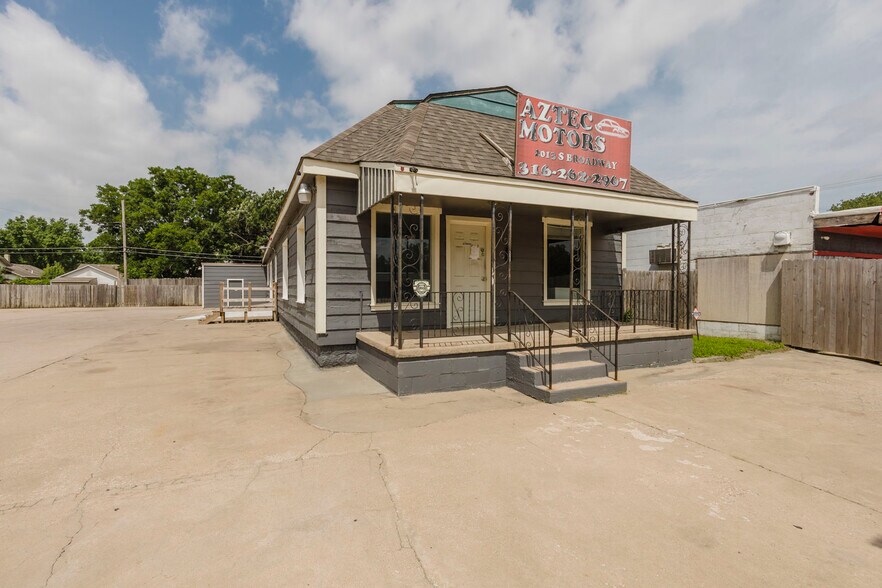 More Photos Of 2013 S Broadway St, Wichita Auto Dealership For Sale