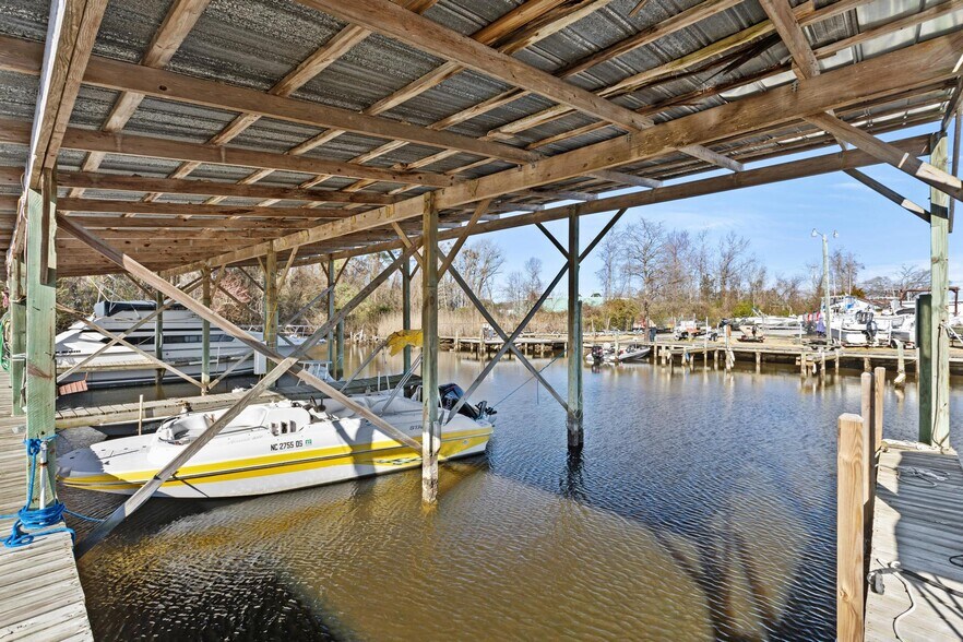 More Photos Of 159 Old Bridge St, Jacksonville Marina For Sale