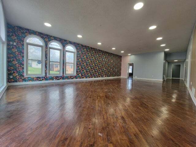 More Photos Of 3364 Main St, Stamping Ground Flex For Sale