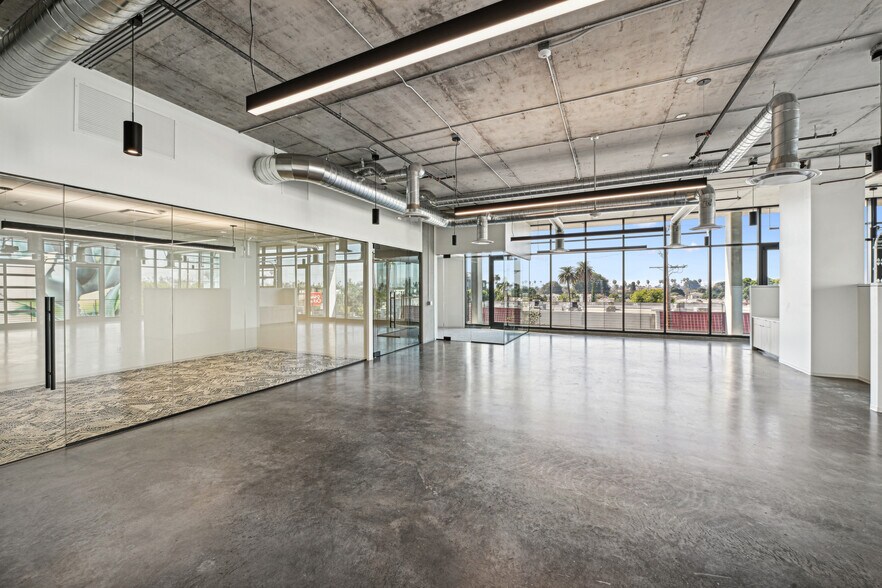 More Photos Of 2922 Crenshaw Blvd, Los Angeles Office For Lease