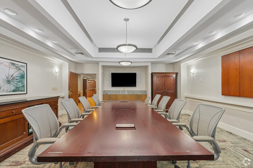 More Photos Of 6120 Peachtree Dunwoody Rd, Atlanta Hotel For Sale