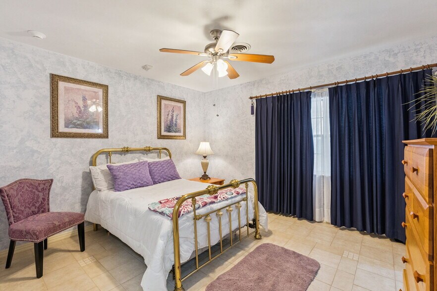 More Photos Of 27 S Center St, Eustis Assisted Living For Sale