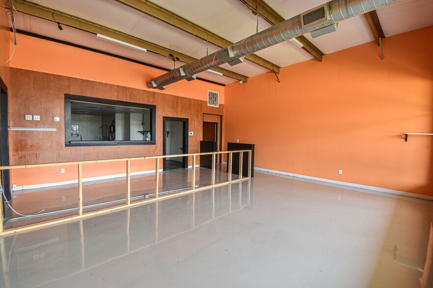 More Photos Of 4550 Station Cir, Northport Freestanding For Lease