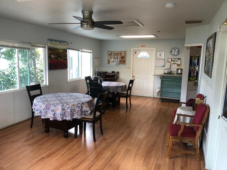 More Photos Of 264 E 2nd St, San Jacinto Assisted Living For Sale