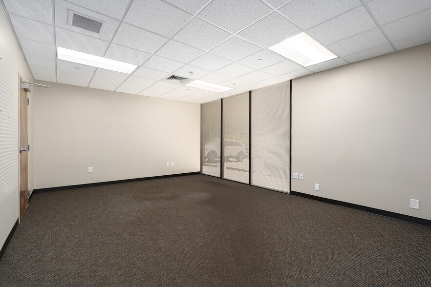 More Photos Of 3918 Montclair Rd, Birmingham Office For Lease