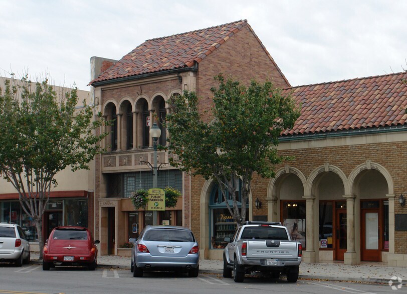 More Photos Of 852-854 E Main St, Santa Paula Storefront Retail Office For Lease