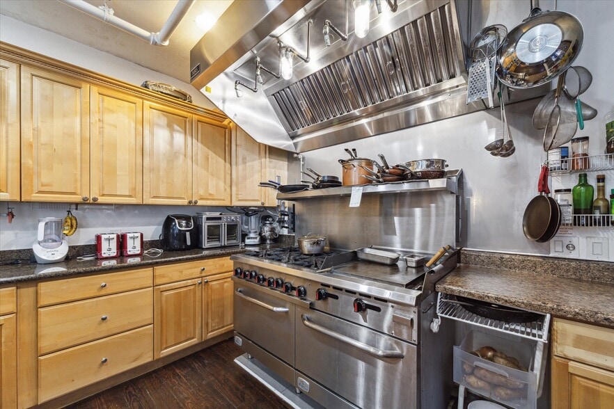 More Photos Of 1502 Market St, Galveston Hospitality For Sale