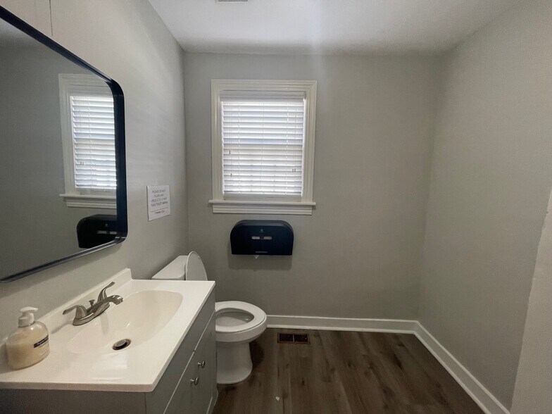 More Photos Of 109 Tucker St, Jackson Office For Sale