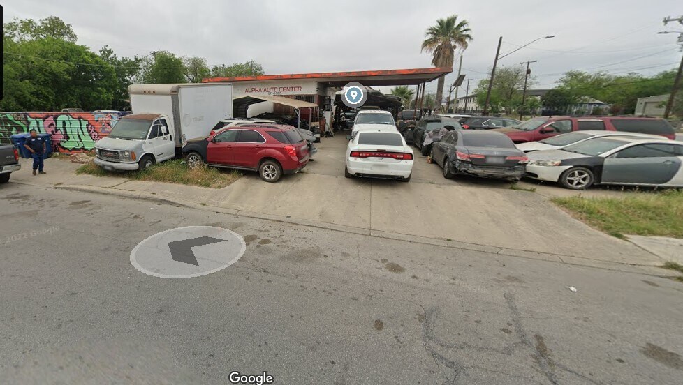 More Photos Of 2248 E Commerce St, San Antonio General Retail For Sale