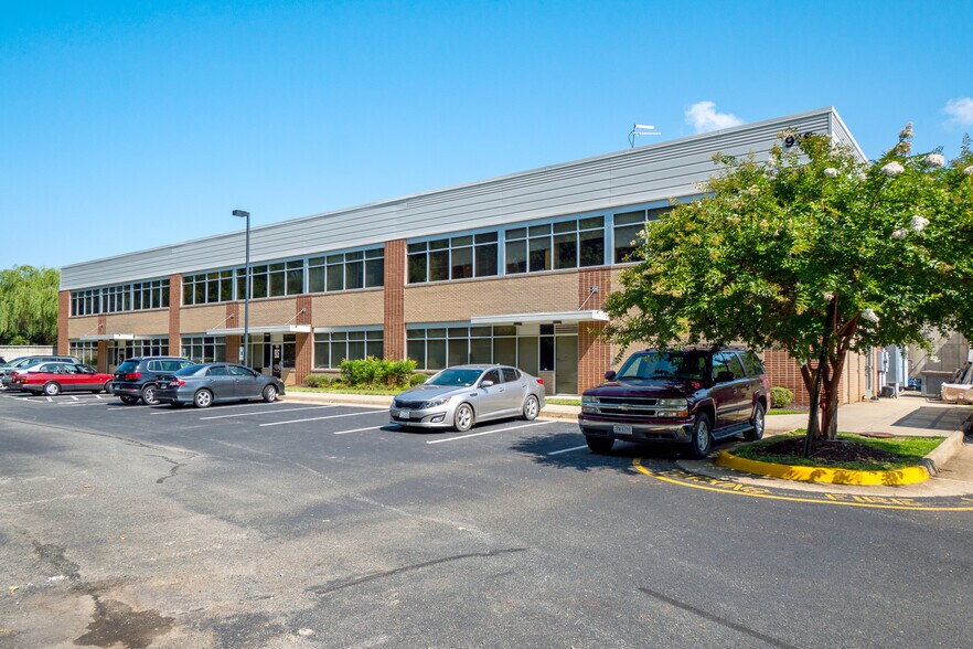 More Photos Of 915 Maple Grove Dr, Fredericksburg Office For Lease