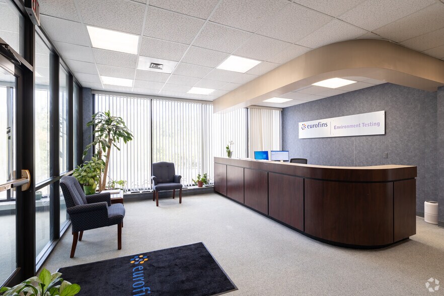 More Photos Of 5102 La Roche Ave, Savannah Office For Lease