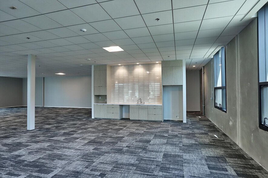 More Photos Of 3085 N Hollywood Way, Burbank Loft Creative Space For Lease