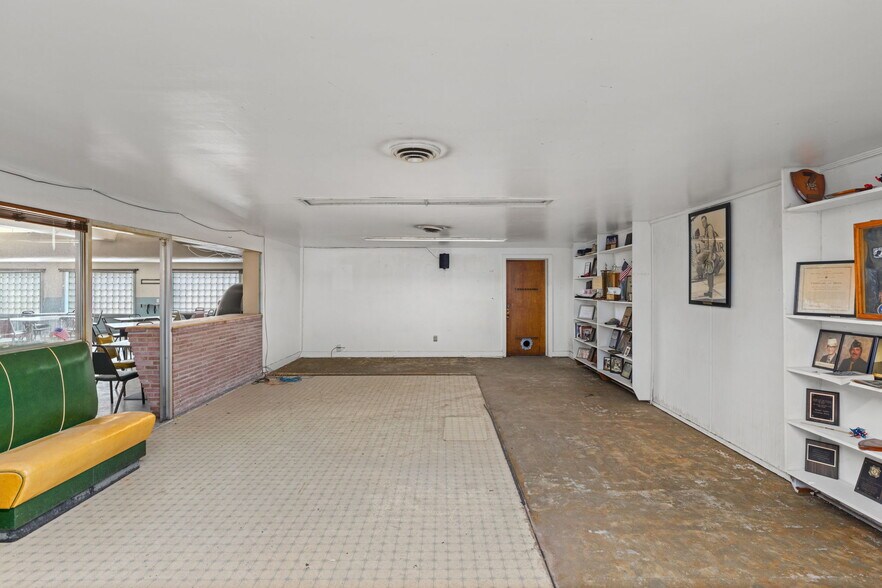 More Photos Of 419 N Raleigh Ave, Sheffield Specialty For Sale