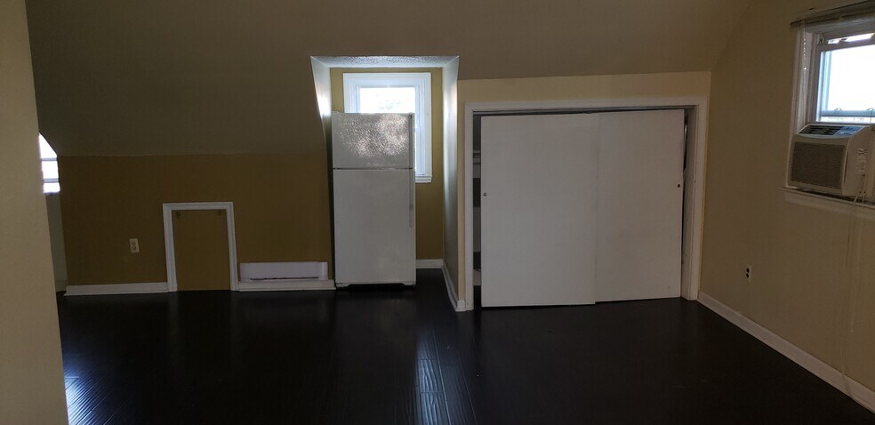 More Photos Of 1303 Veterans Hwy, Bristol Office For Sale