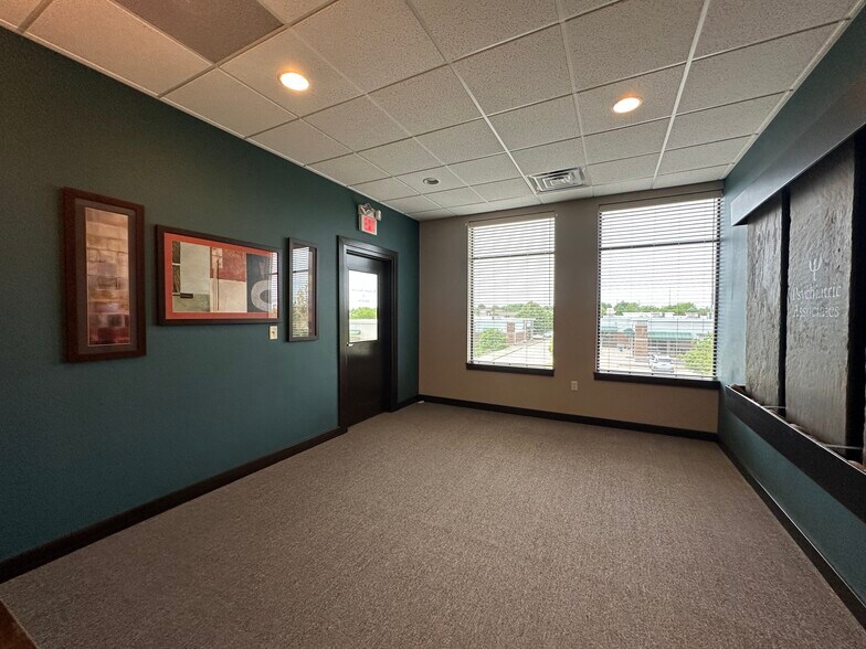 More Photos Of 673 Westbury Dr, Iowa City Storefront Retail Office For Sale