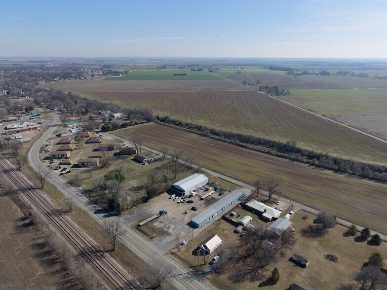 More Photos Of 739 S Walnut St, Steele Self Storage For Sale