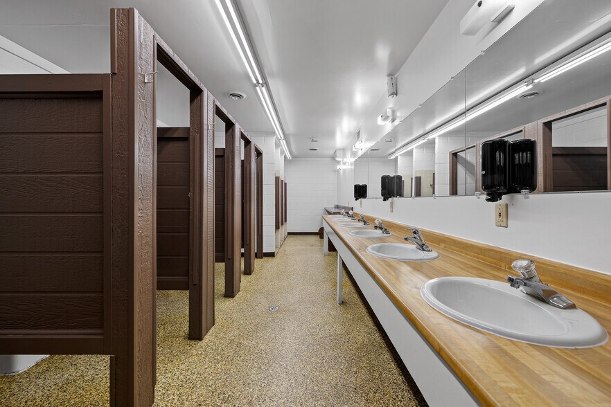 More Photos Of 1116 N 5th St, Custer Trailer Camper Park For Sale