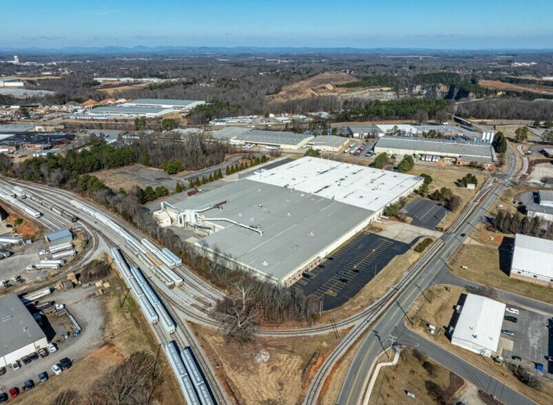 Primary Photo Of 607 Meacham Rd, Statesville Manufacturing For Lease