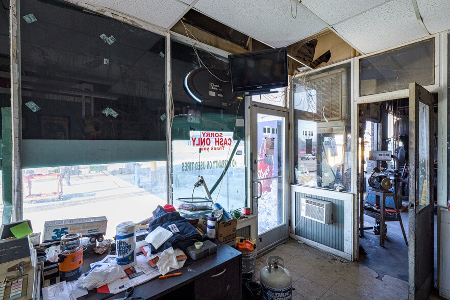 More Photos Of 1320 S Austin Ave, Denison General Retail For Sale