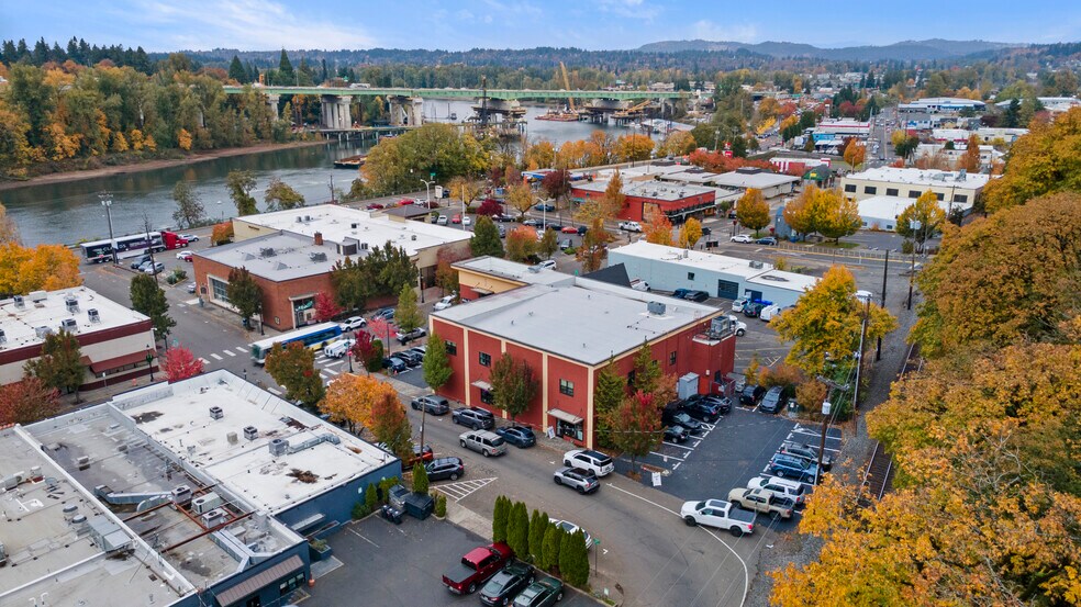 More Photos Of 900 Main St, Oregon City Storefront Retail Office For Sale