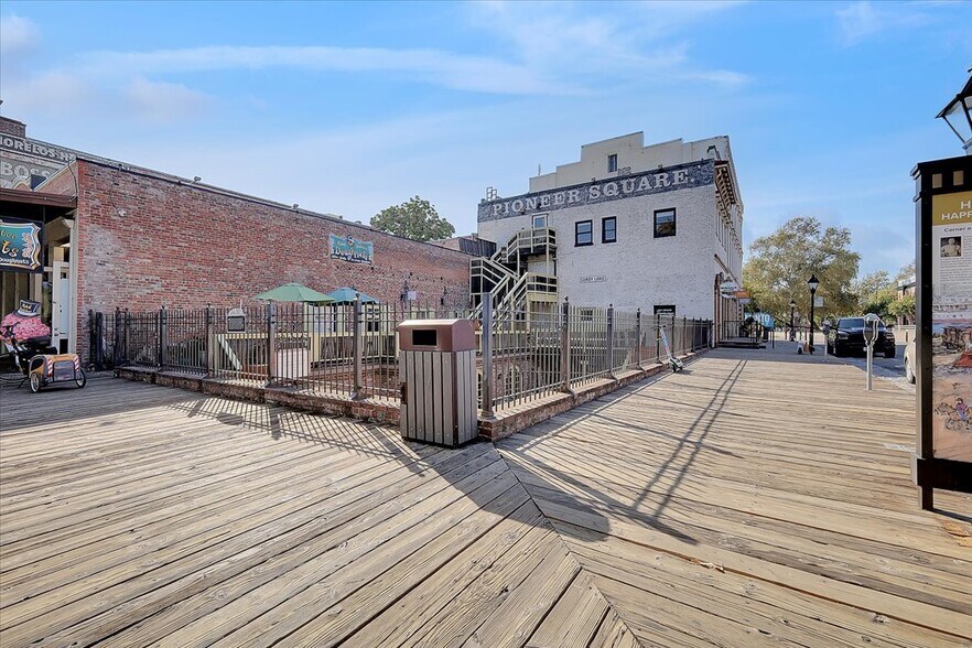 More Photos Of 900-906 2nd St, Sacramento Storefront For Lease
