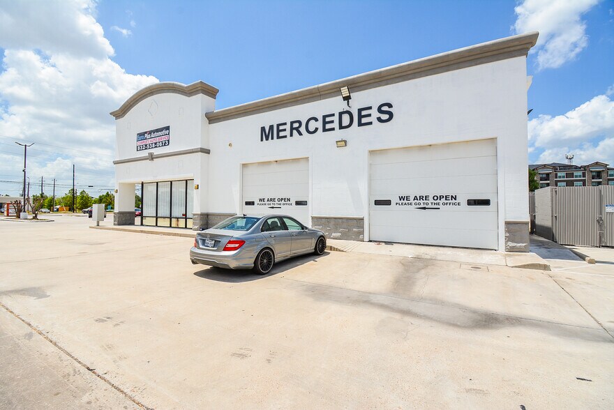 More Photos Of 12970 Westheimer Rd, Houston Storefront For Lease