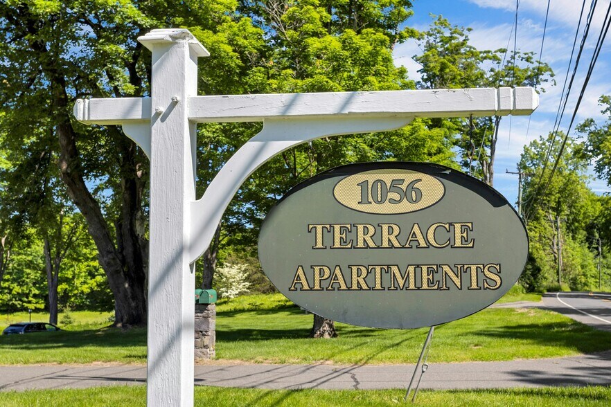 More Photos Of 1038-1056 Main St S, Woodbury Apartments For Sale