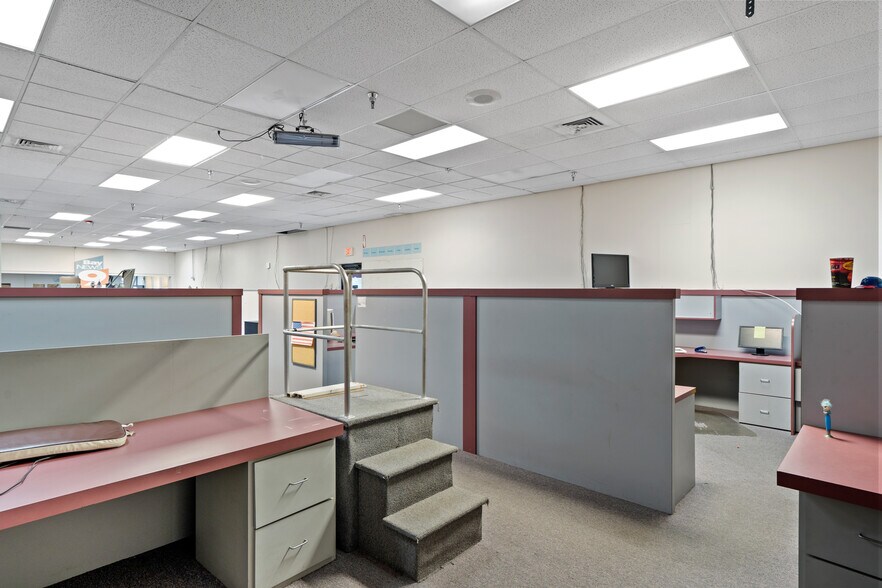 More Photos Of 1624 N Meadowcrest Blvd, Crystal River Manufacturing For Lease