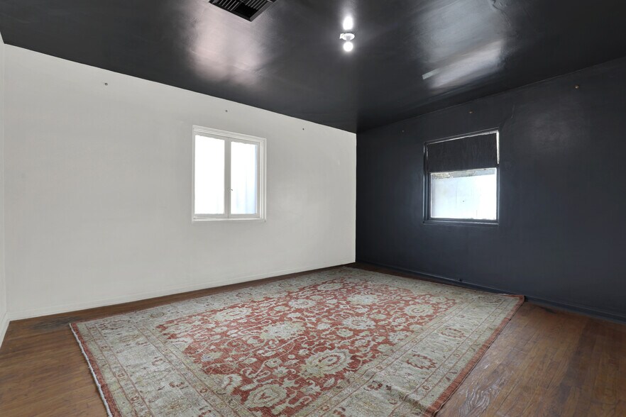 More Photos Of 435 S Boyle Ave, Los Angeles Office Residential For Sale